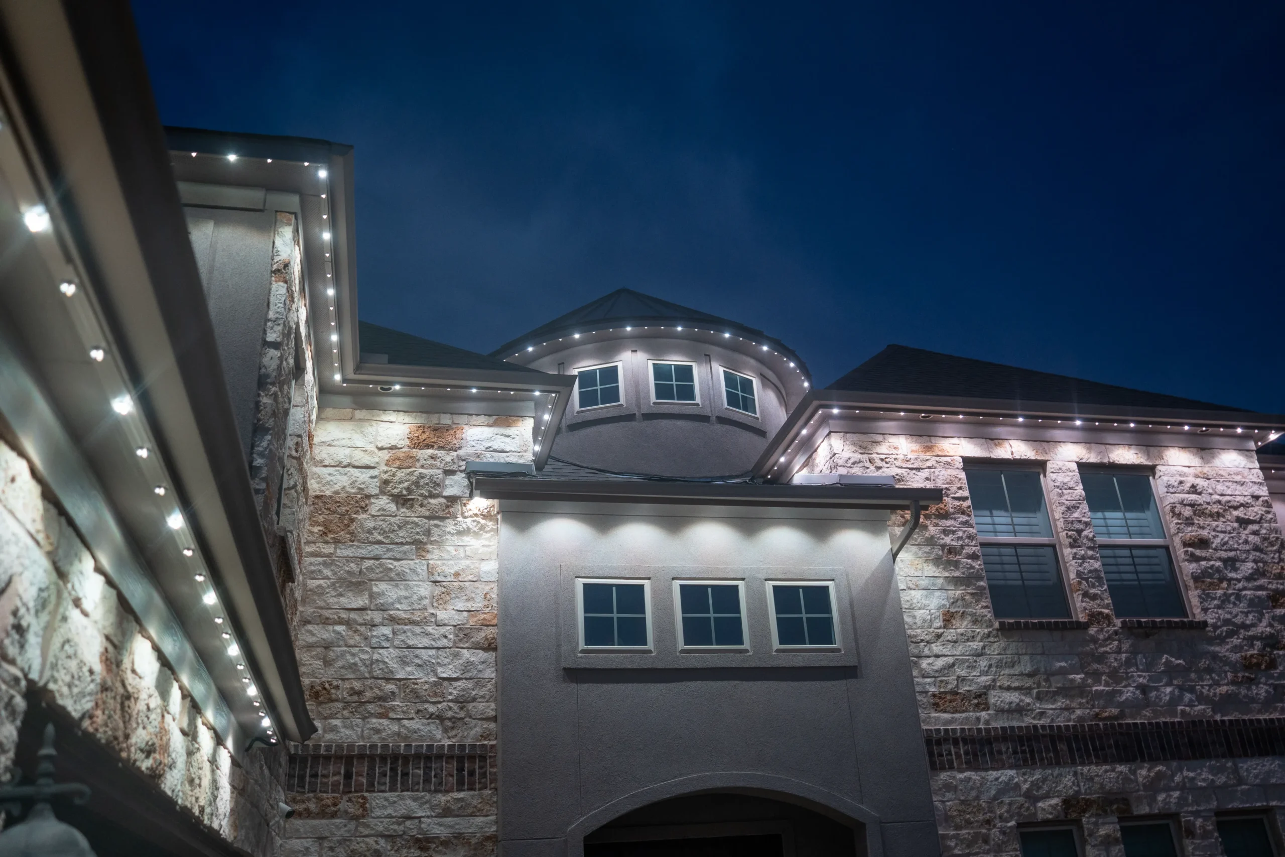 Accent lighting for outdoor living spaces