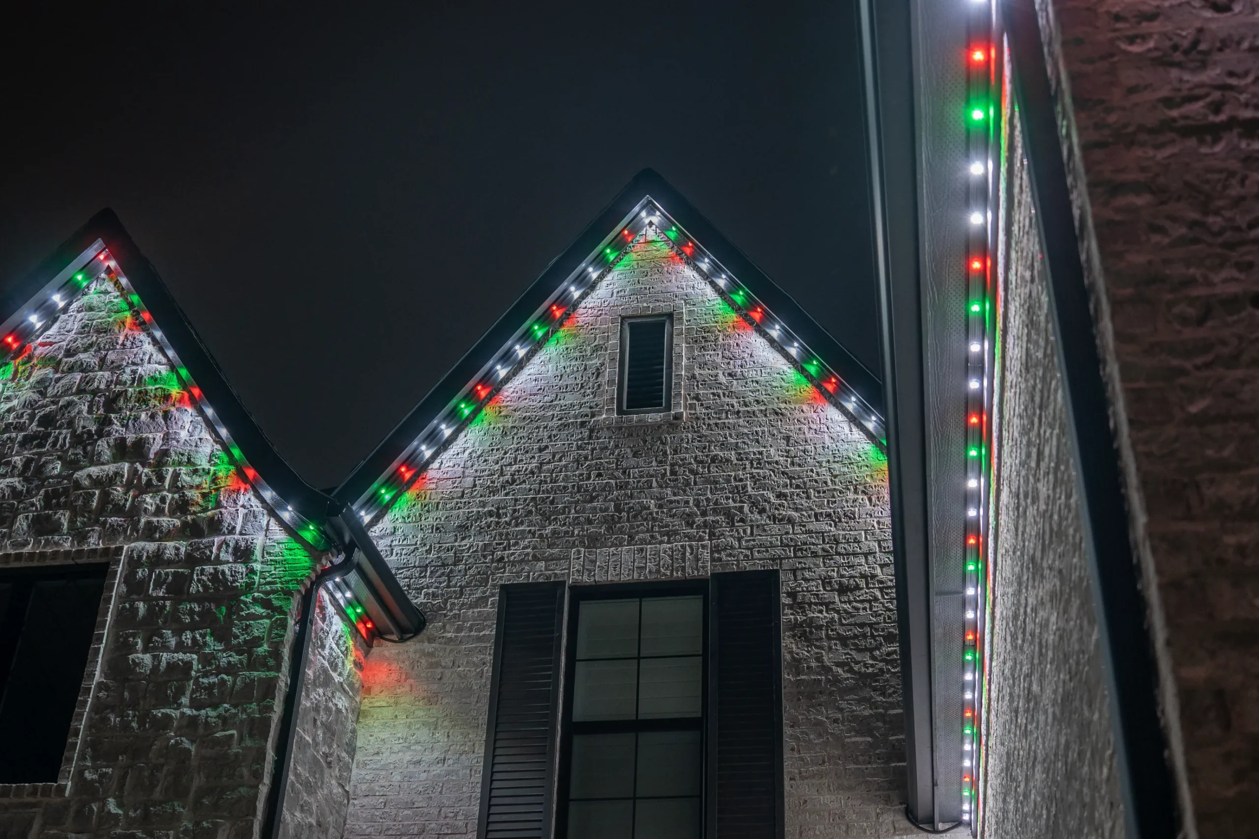 Festive permanent lighting display